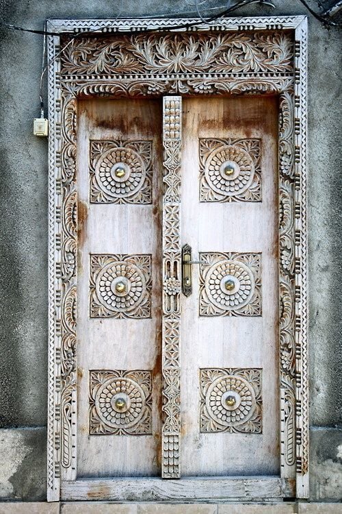 Top 20 Out Of This World Magical Door Designs-homesthetics (12)