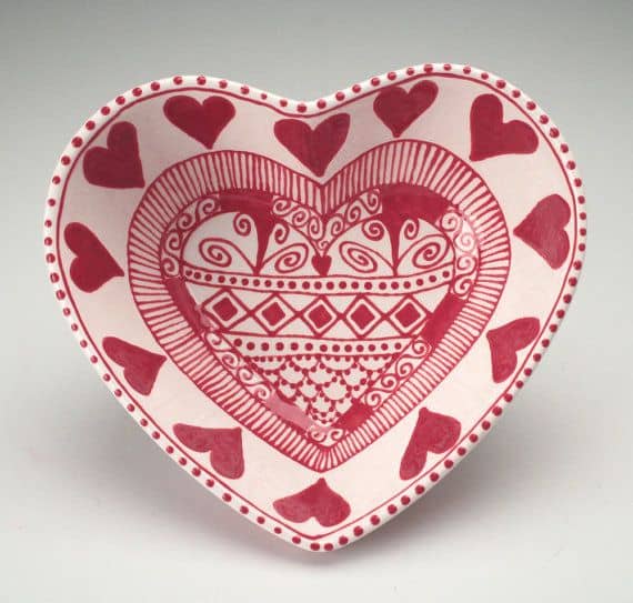 #12 HEART SHAPED POTTERY PAINTING PLATE PURELY FOR DECORATIVE PURPOSES