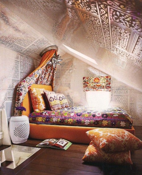 19 Fun And Interesting Ways To Turn An Old Attic Into A Decorative Functional Room (8)