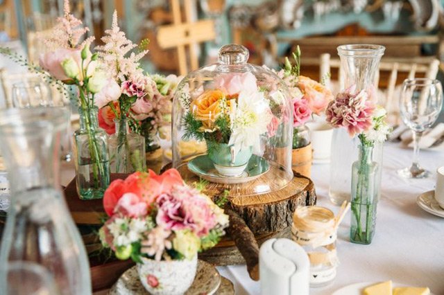 32 Simply Breathtaking Cloche and Bell Jar Decorating Ideas For Magical Weddings homesthetics decor ideas (19)