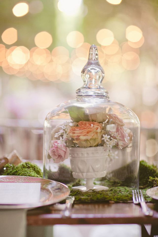 32 Simply Breathtaking Cloche and Bell Jar Decorating Ideas For Magical Weddings homesthetics decor ideas (26)