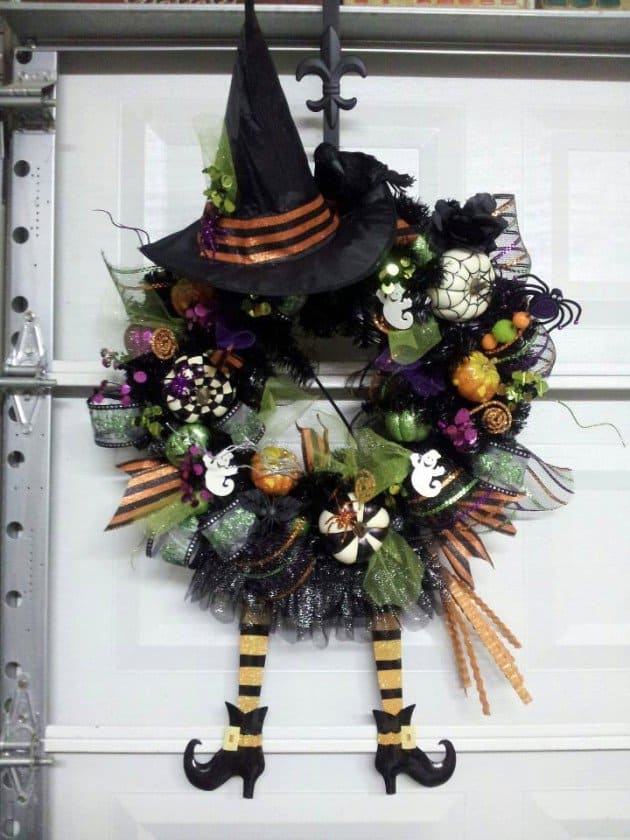 15 Mysterious and Chilling Halloween Wreath Designs To Realize homesthetics halloween decor (13)