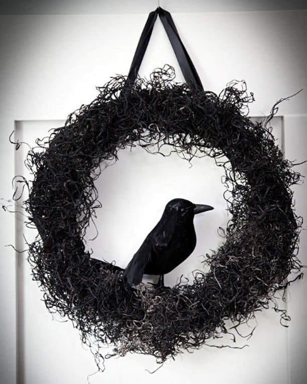 15 Mysterious and Chilling Halloween Wreath Designs To Realize homesthetics halloween decor (3)
