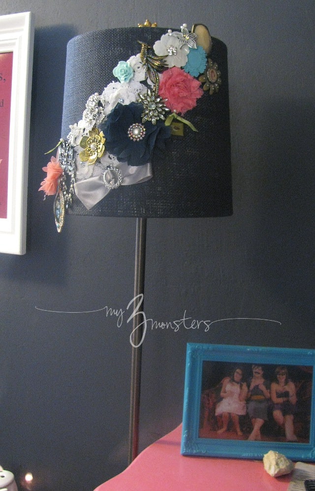 #17 brooches can be hosted on your lampshade in an installation