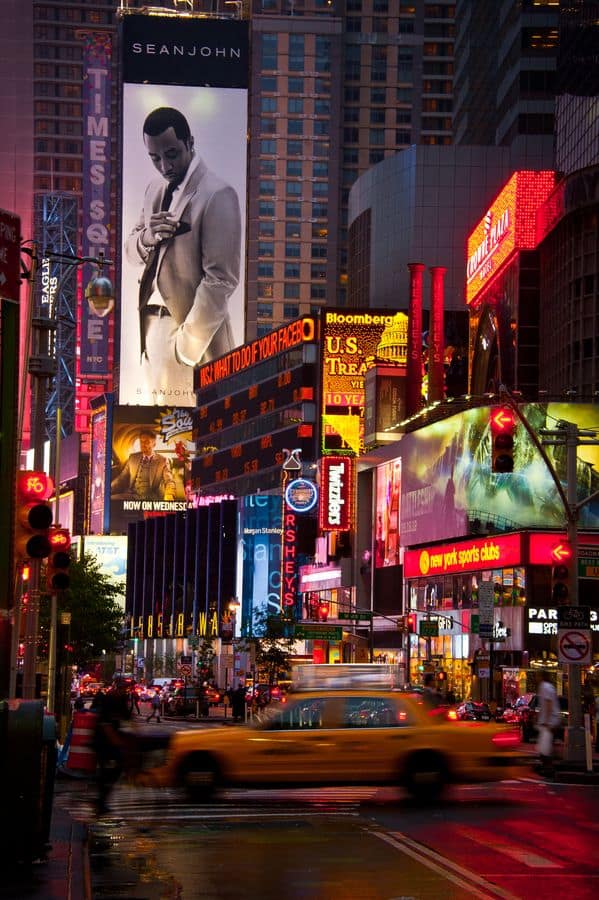 #4 An image of Sean John over looking the busy streets of times square