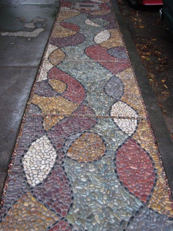 30 Garden Pathway Pebble Mosaic Ideas For Your Home Surroundings (12)