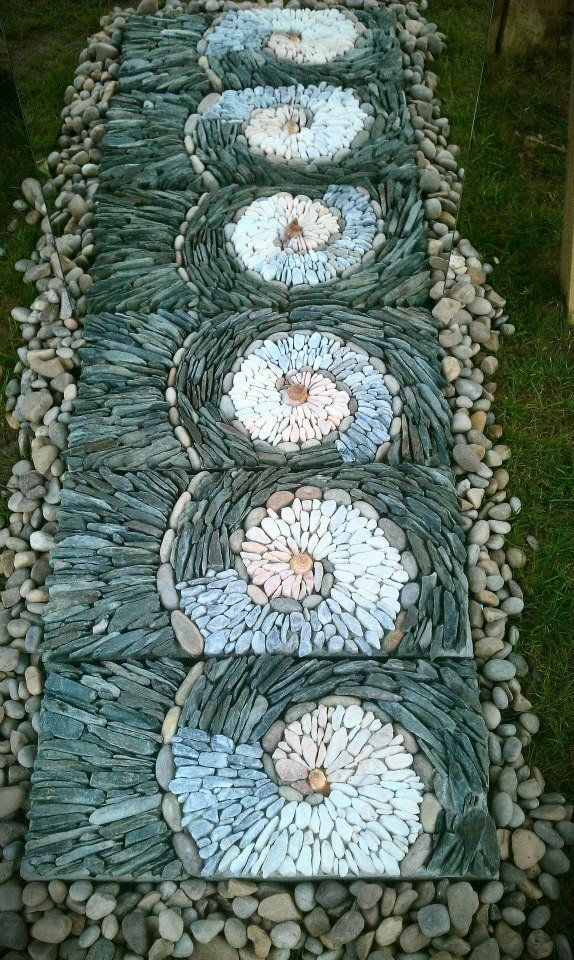 30 Garden Pathway Pebble Mosaic Ideas For Your Home Surroundings (13)