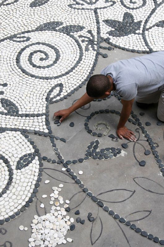 30 Garden Pathway Pebble Mosaic Ideas For Your Home Surroundings (5)
