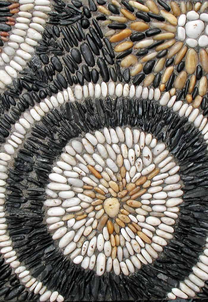 30 Garden Pathway Pebble Mosaic Ideas For Your Home Surroundings (6)