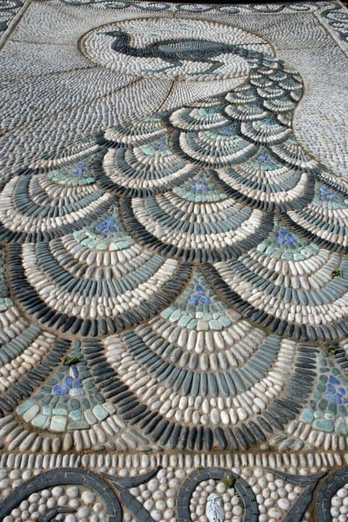 30 Garden Pathway Pebble Mosaic Ideas For Your Home Surroundings (9)