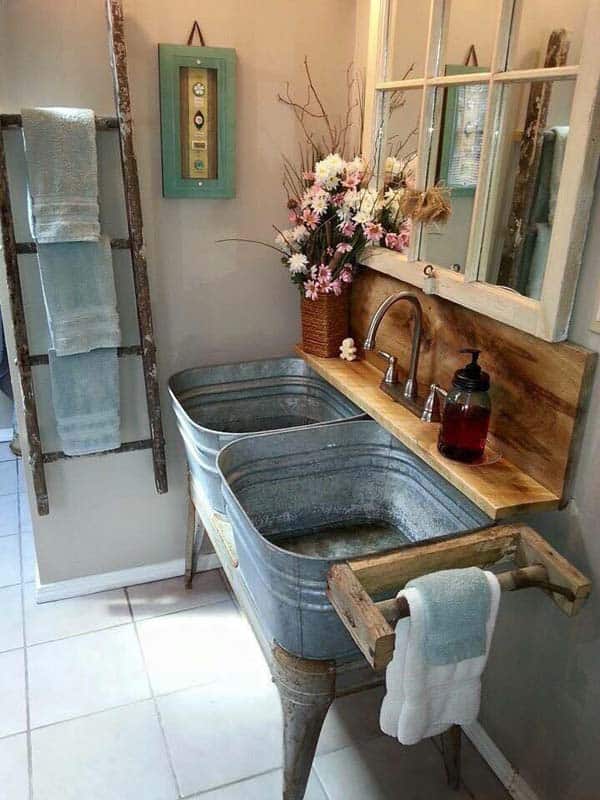INDUSTRIAL RUSTIC BATHROOM REALIZED WITH GALVANIZED RECIPIENTS