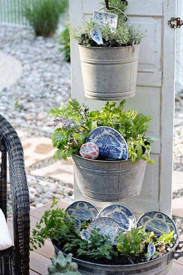 #33 VERTICAL PLANTERS CAN FEATURE A GREAT DESIGN LINE AS WELL