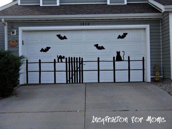 #21 A HALLOWEEN PARTY SHOULD BE EMPHASIZED THROUGH HALLOWEEN DECOR