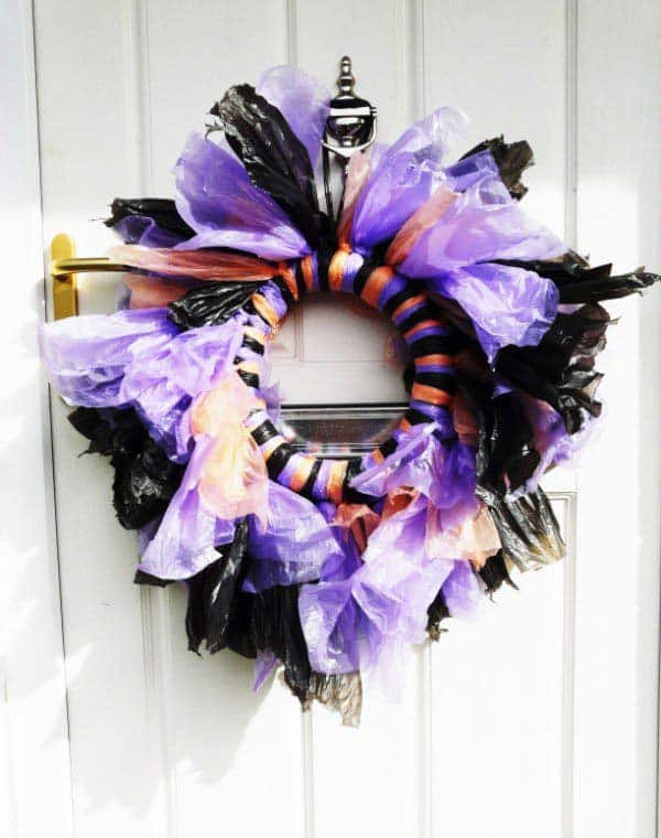 #28 WELCOME YOUR FRIENDS WITH A HALLOWEENISH WREATH