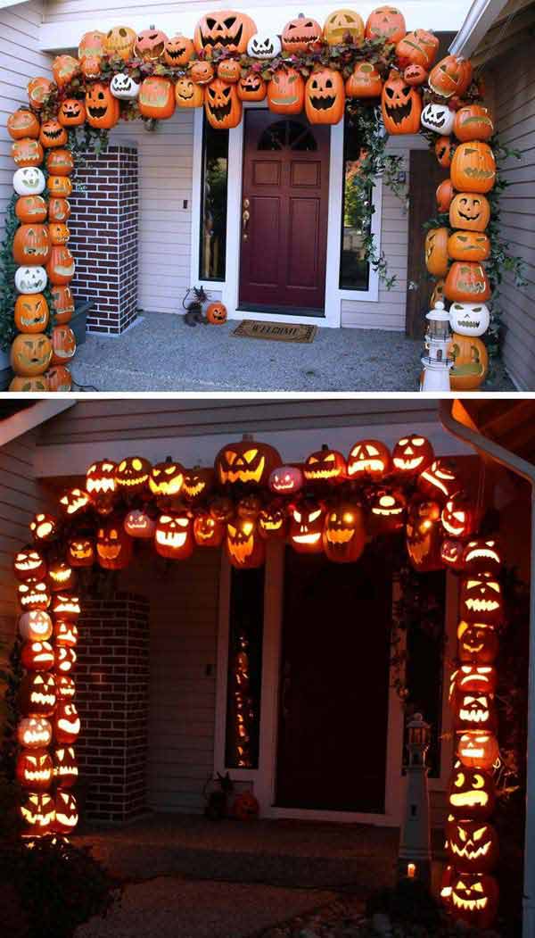 #4 DECORATE YOUR PORCH RIGHT WITH A PUMPKIN ARCH