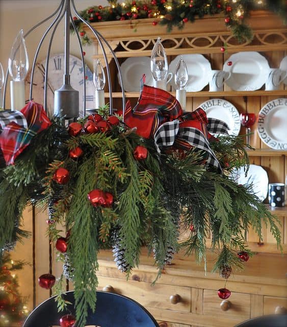 17 Gorgeous Christmas Chandelier For A Yuletide Home Decor (11)