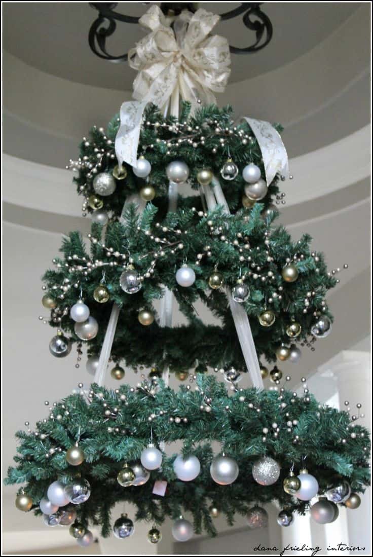 17 Gorgeous Christmas Chandelier For A Yuletide Home Decor (2)