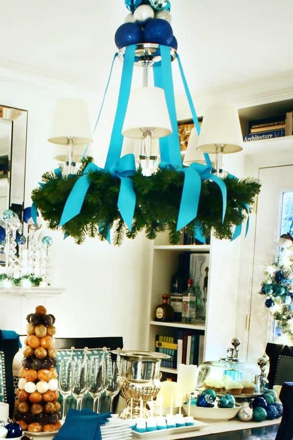 17 Gorgeous Christmas Chandelier For A Yuletide Home Decor (5)