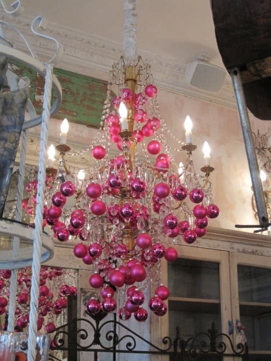17 Gorgeous Christmas Chandelier For A Yuletide Home Decor (6)