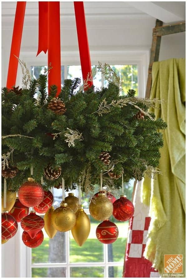 17 Gorgeous Christmas Chandelier For A Yuletide Home Decor (7)