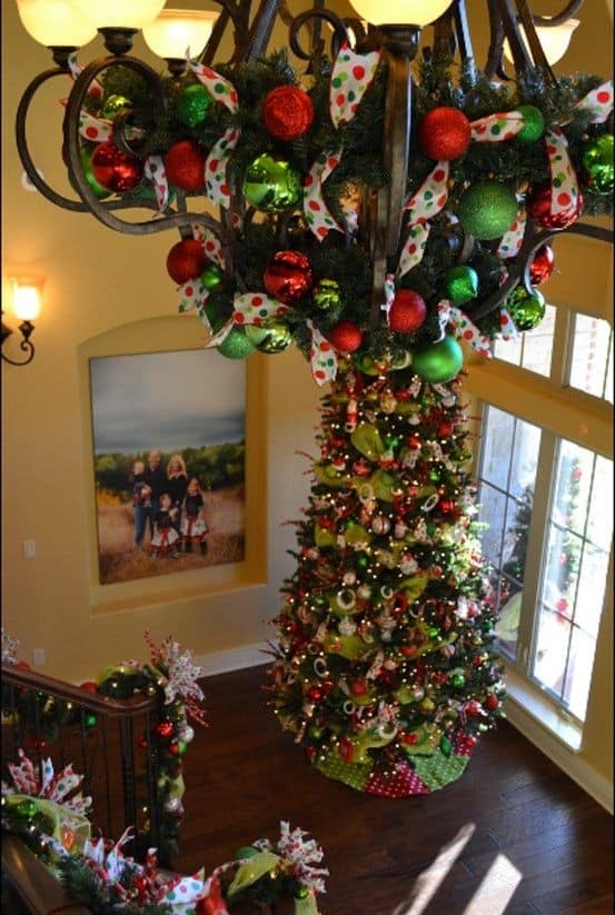 17 Gorgeous Christmas Chandelier For A Yuletide Home Decor (9)