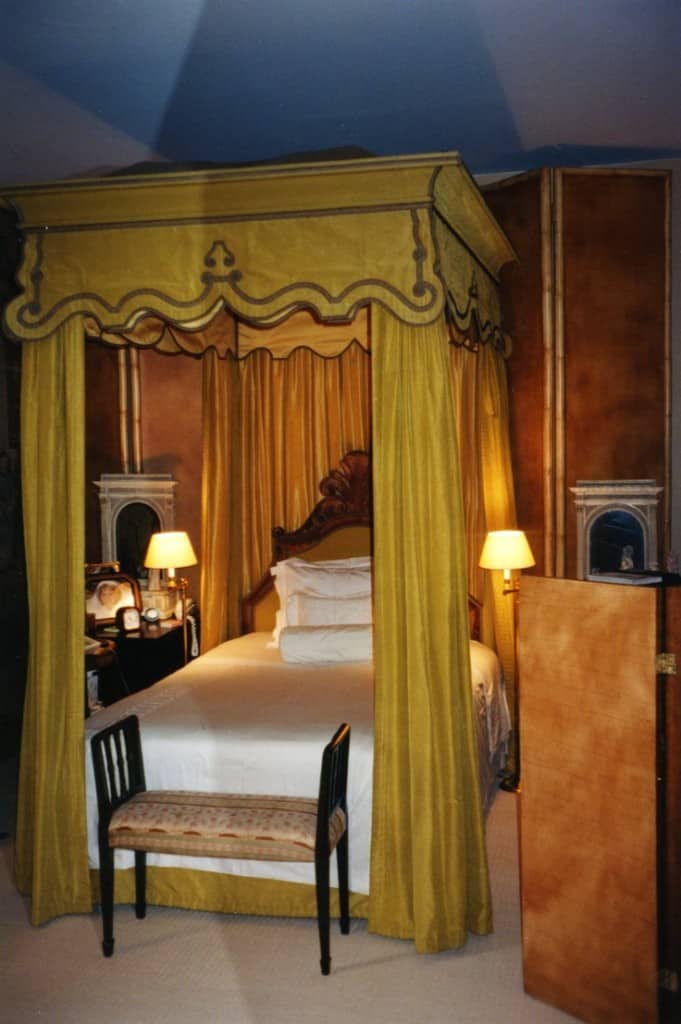 19 Beautiful Canopy Beds That Will Create A Majestic Ambiance To Any Small Bedroom Design