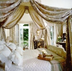 19 Beautiful Canopy Beds That Will Create A Majestic Ambiance To Any ...