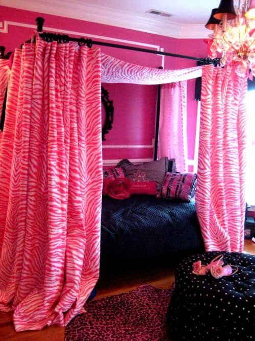 #8 Use bright bold colors for a canopy bed