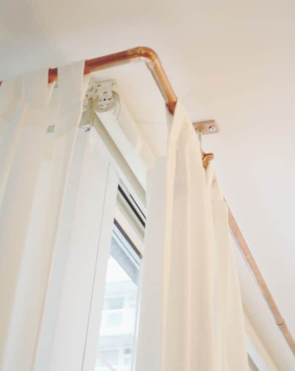 REDO THE LOOK OF YOUR BATHROOM WHEN YOU OPT FOR A COPPER BATHROOM RAILING FOR YOUR SHOWER CURTAINS