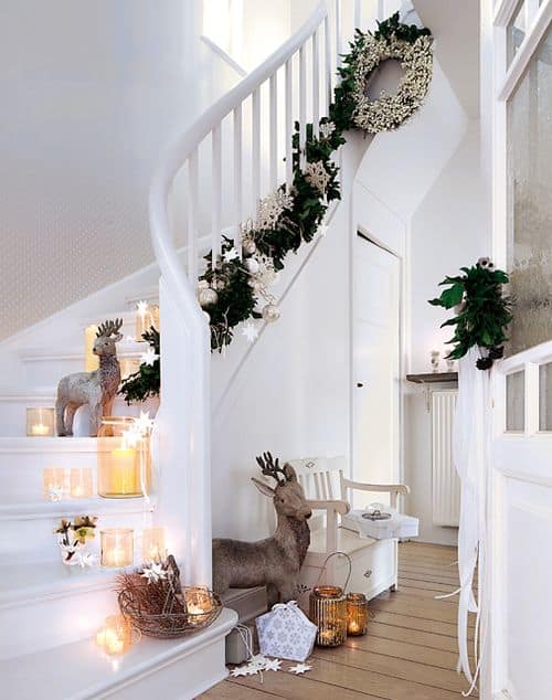 20 Magical And Crafty Ways To Decorate An Indoor Staircase This Christmas (12)