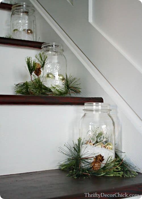 20 Magical And Crafty Ways To Decorate An Indoor Staircase This Christmas (4)