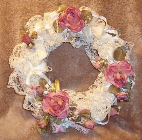22 Awesomely Shabby Chic Christmas Wreath That Can Be Used All Year Round (15)