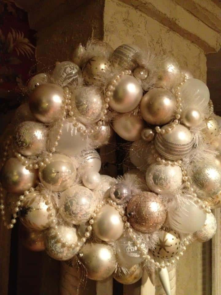 22 Awesomely Shabby Chic Christmas Wreath That Can Be Used All Year Round (7)