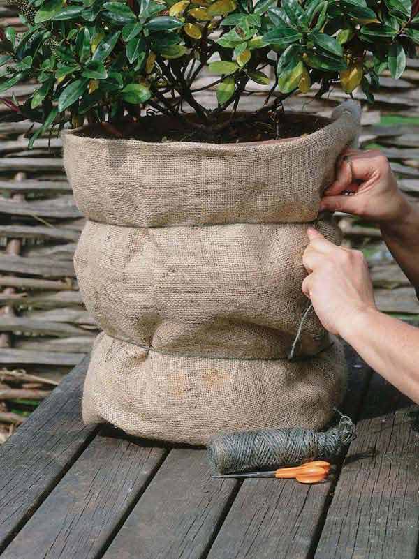 #1 COVER FLOWER POTS WITH BURLAP SACKS FOR A NATURAL TOUCH AND AN INTEGRATED VISION OF YOUR GREEN CORNER