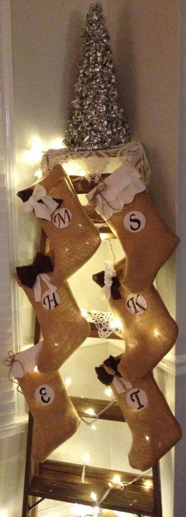 #21 BURLAP STOCKINGS INTEGRATE PERFECTLY INTO THE CHRISTMAS SPIRIT