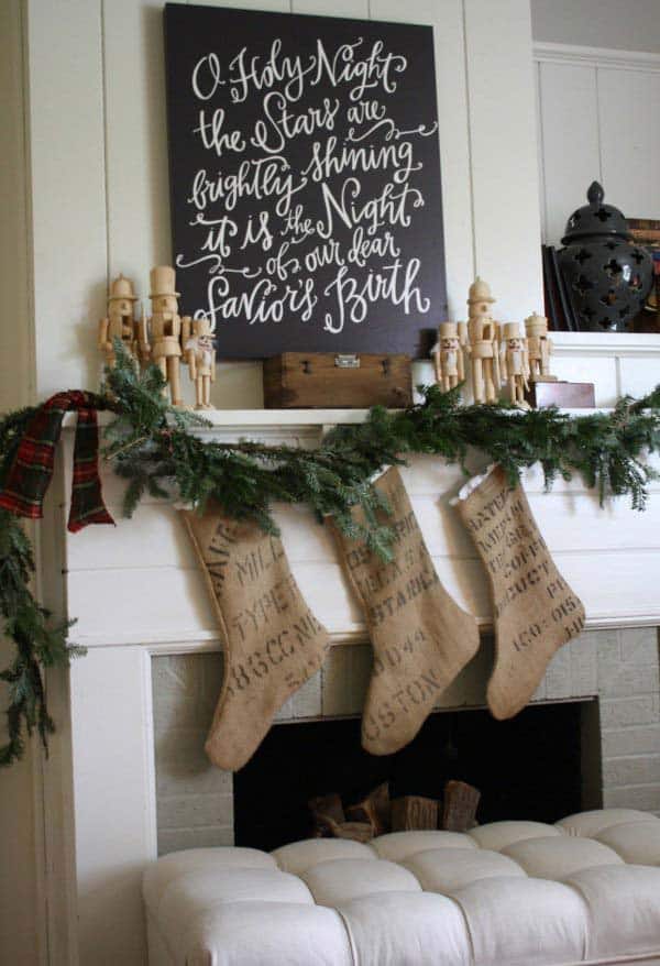 #5 GREET THE HOLIDAYS WITH BURLAP CHRISTMAS STOCKINGS