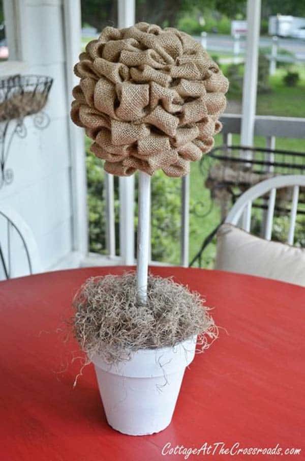#8 KEEP A LITTLE BIT OF SPRING ALL YEAR LONG WITH THIS BURLAP FLOWER DECORATION IDEA