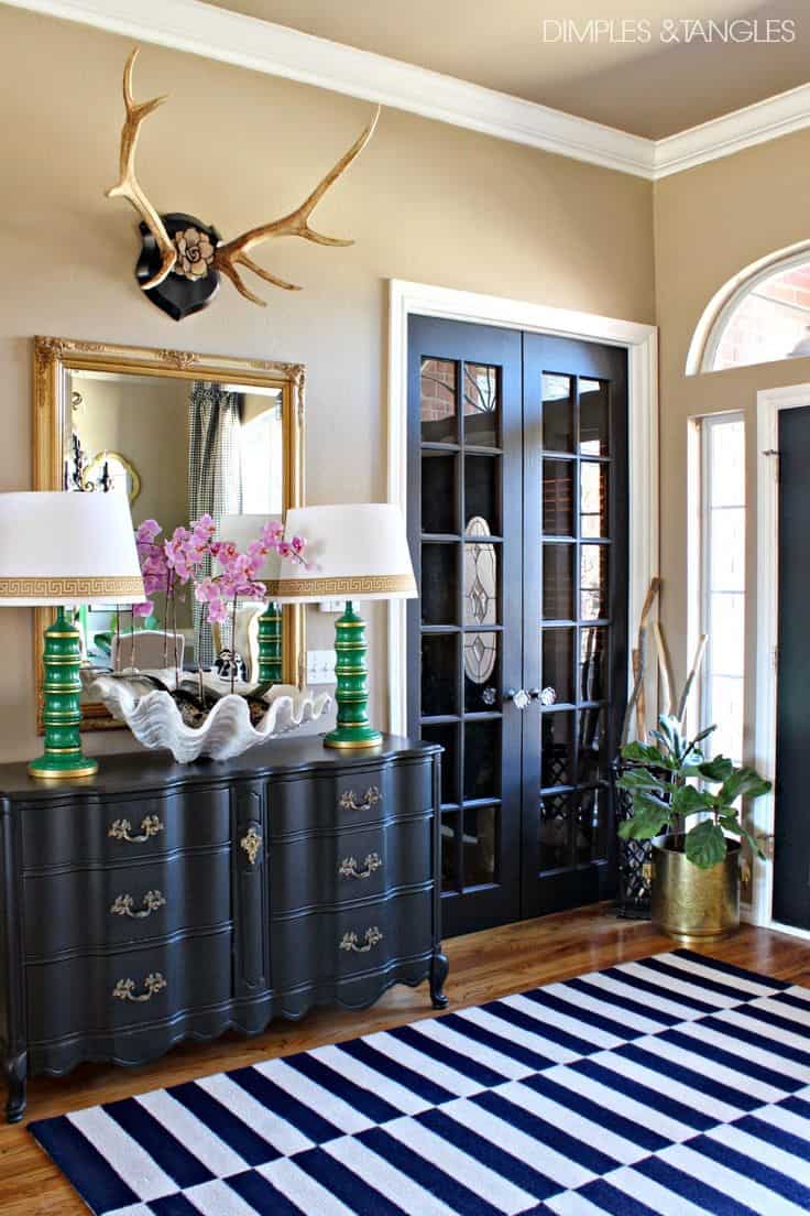 18 Elegant Entryways with Captivating Mirrors-Homesthetics