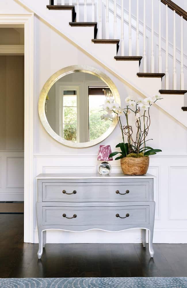 18 Elegant Entryways with Captivating Mirrors-Homesthetics
