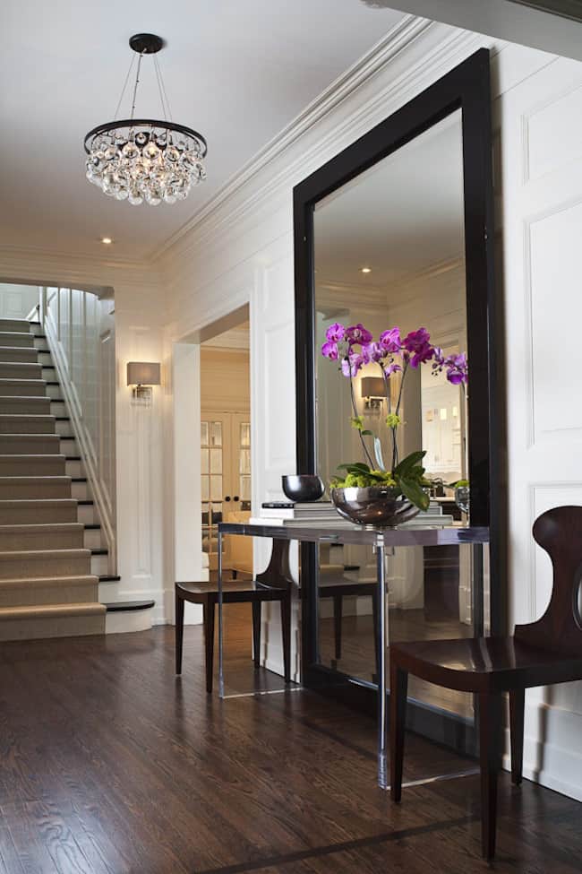 18 Elegant Entryways with Captivating Mirrors-Homesthetics