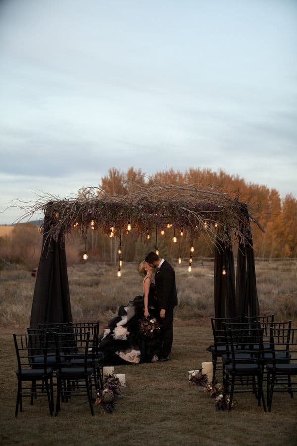 26 Stunningly Beautiful Decor Ideas For Indoor And Outdoor Weddings (18)