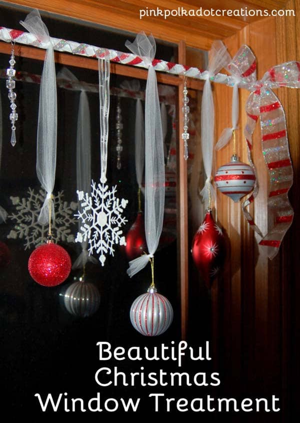 30 Insanely Beautiful Last-Minute Christmas Windows Decorating Ideas homesthetics decor (12)