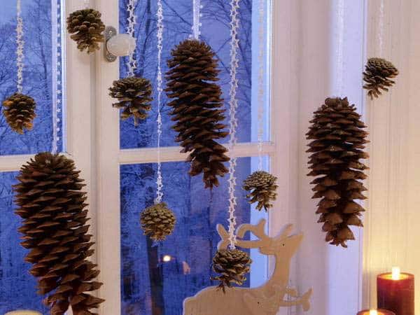 30 Insanely Beautiful Last-Minute Christmas Windows Decorating Ideas homesthetics decor (13)