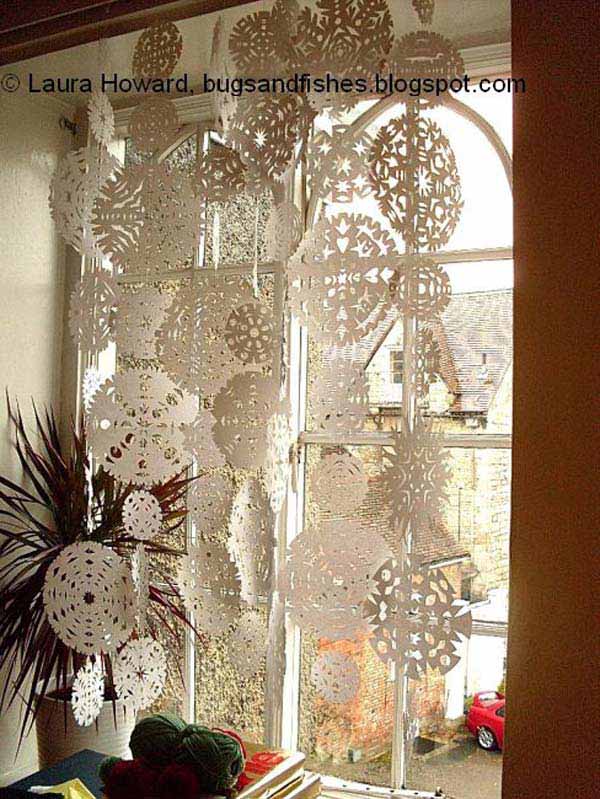 30 Insanely Beautiful Last-Minute Christmas Windows Decorating Ideas homesthetics decor (18)