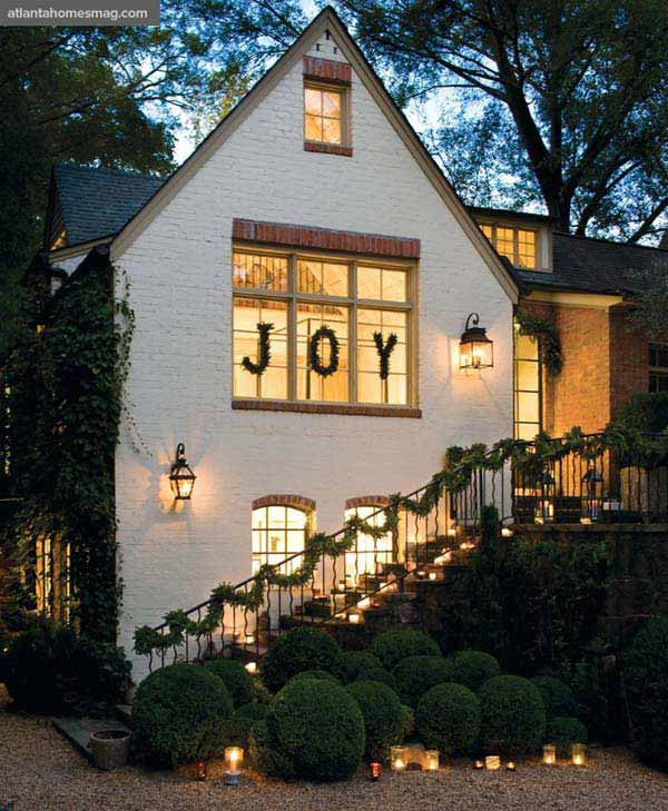 30 Insanely Beautiful Last-Minute Christmas Windows Decorating Ideas homesthetics decor (19)