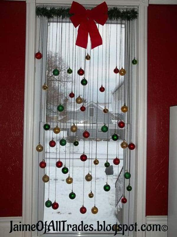 30 Insanely Beautiful Last-Minute Christmas Windows Decorating Ideas homesthetics decor (21)