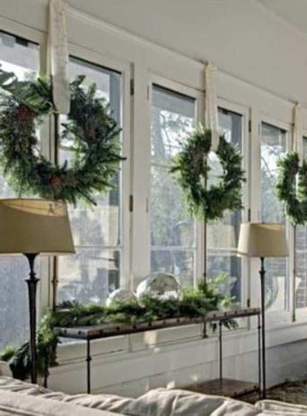 30 Insanely Beautiful Last-Minute Christmas Windows Decorating Ideas homesthetics decor (22)