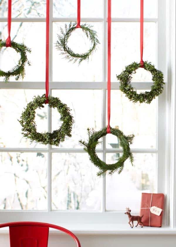 30 Insanely Beautiful Last-Minute Christmas Windows Decorating Ideas homesthetics decor (27)