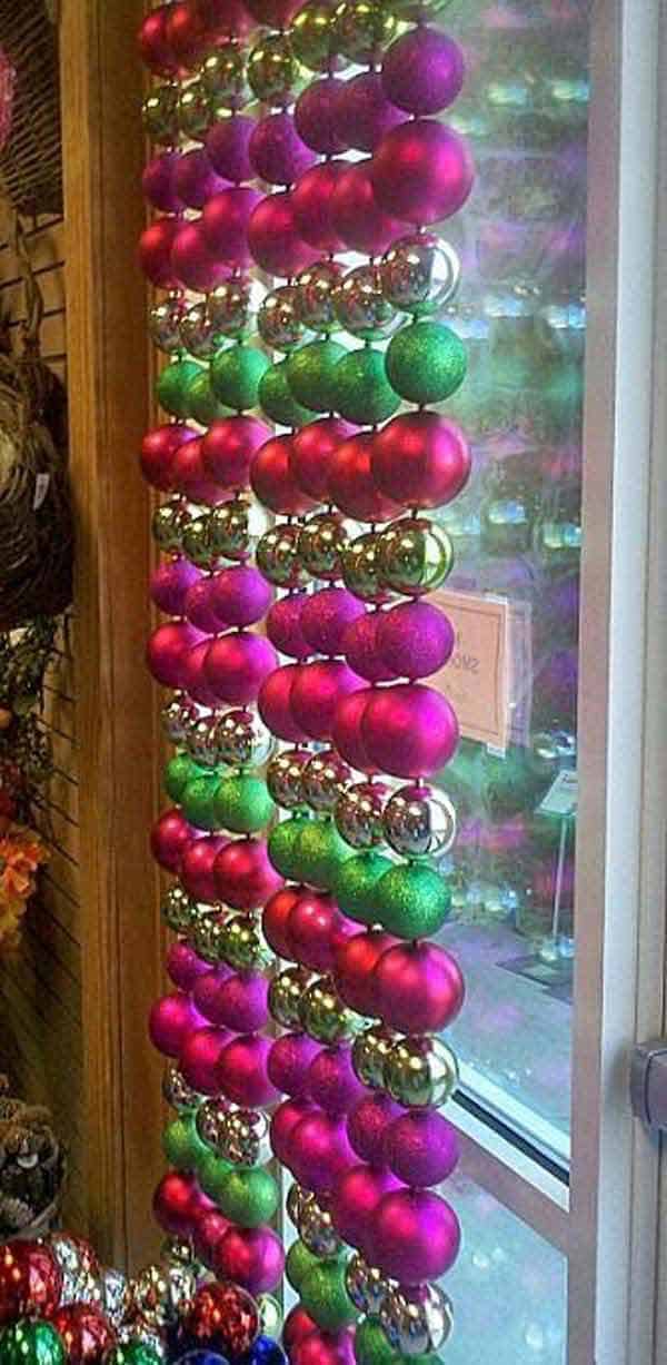 30 Insanely Beautiful Last-Minute Christmas Windows Decorating Ideas homesthetics decor (29)