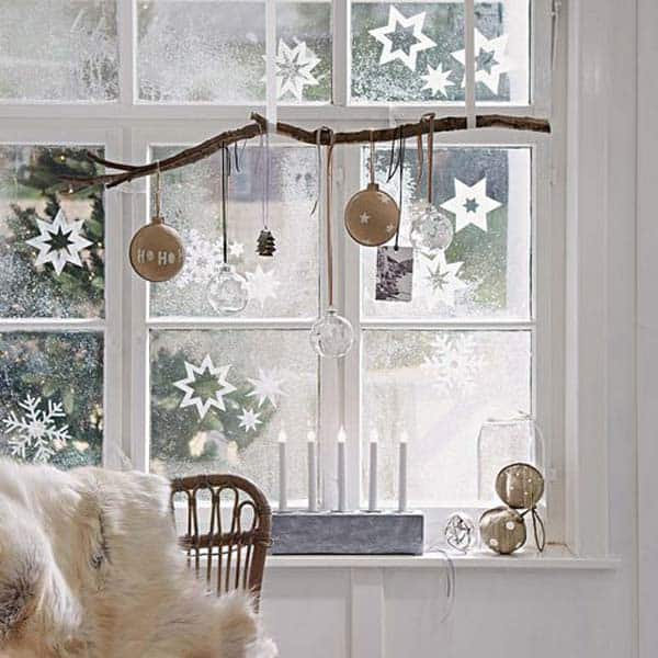 30 Insanely Beautiful Last-Minute Christmas Windows Decorating Ideas homesthetics decor (3)